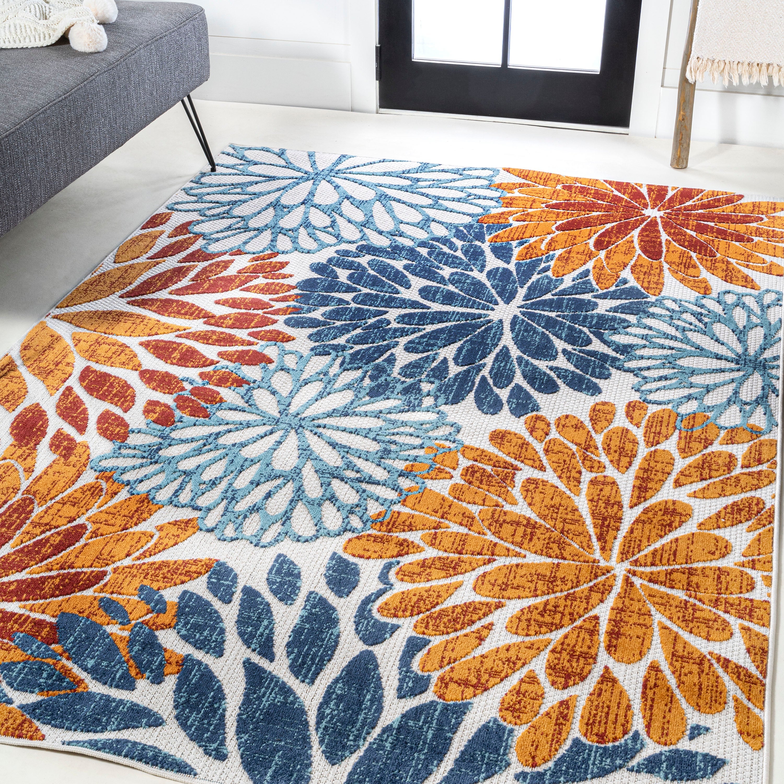 Crisantemo Floral High-Low Indoor/Outdoor Area Rug