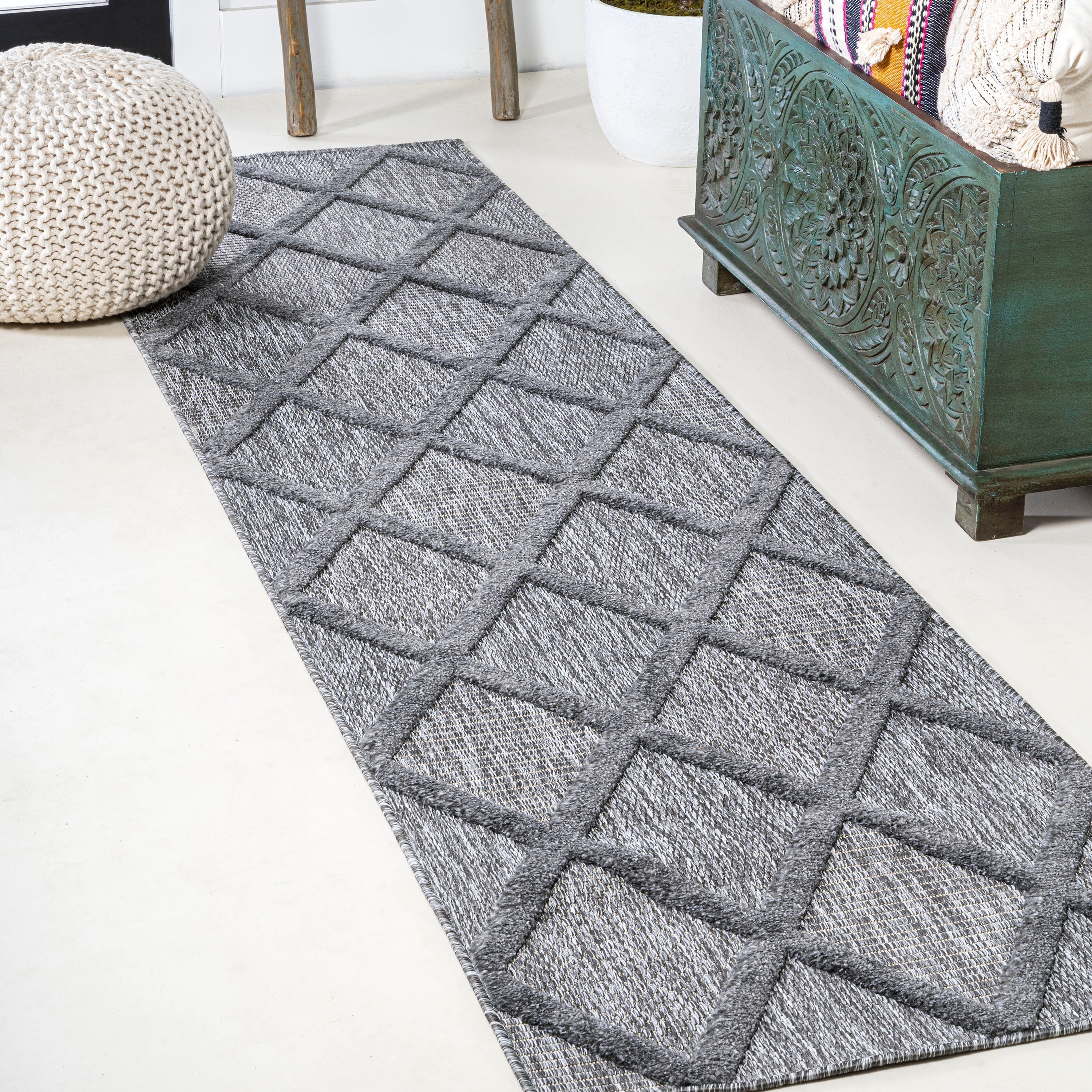 Salines Diamond Trellis Indoor/Outdoor Runner Rug