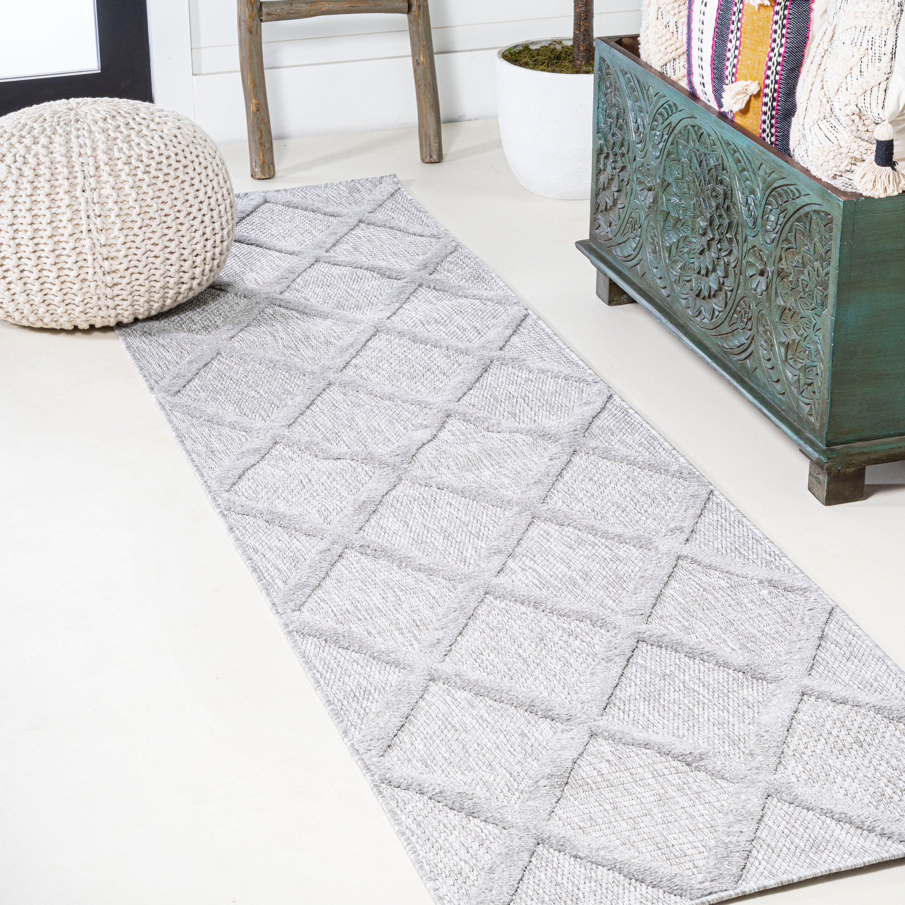 Salines Diamond Trellis Indoor/Outdoor Runner Rug
