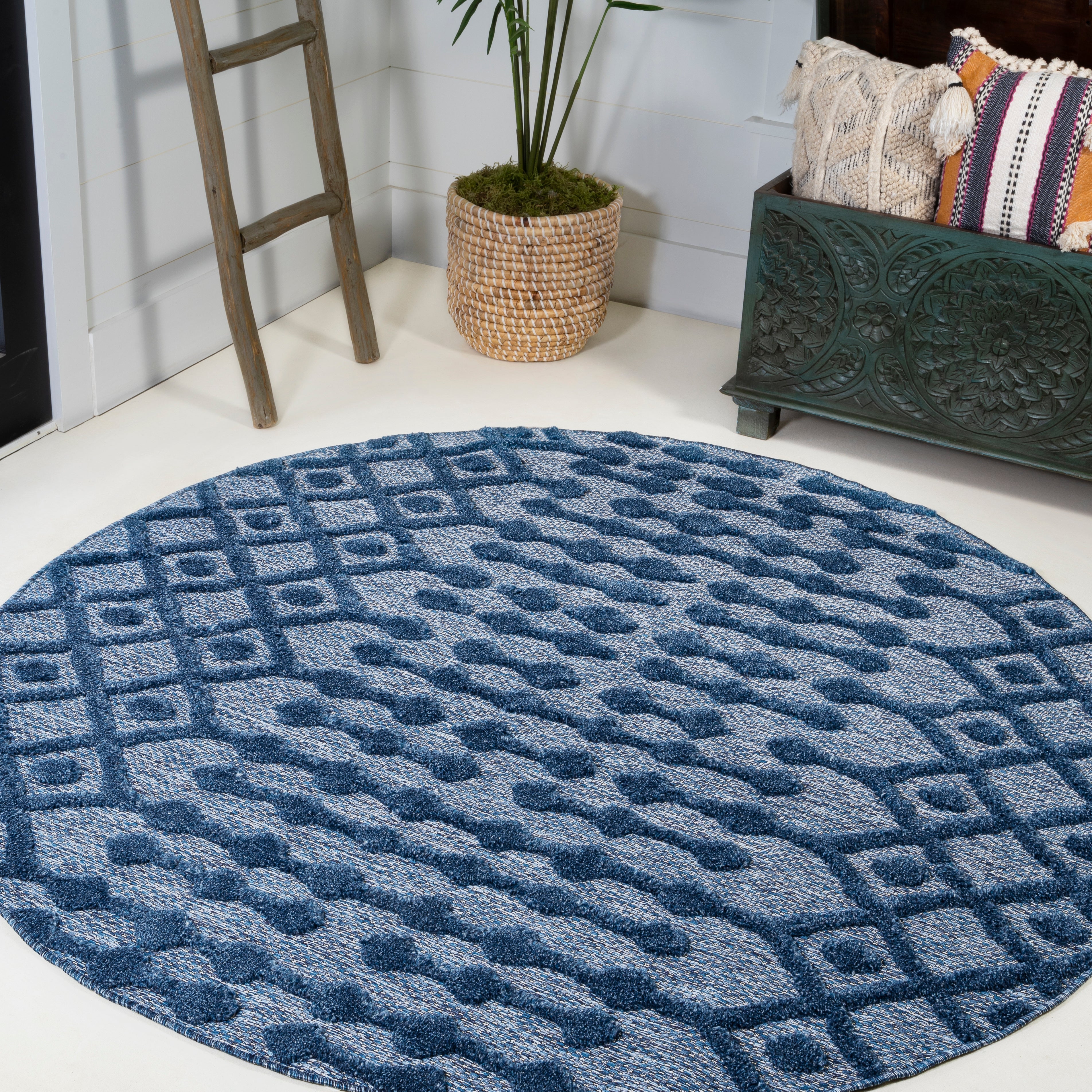 Peralta Moroccan Diamond Round Indoor/Outdoor Area Rug