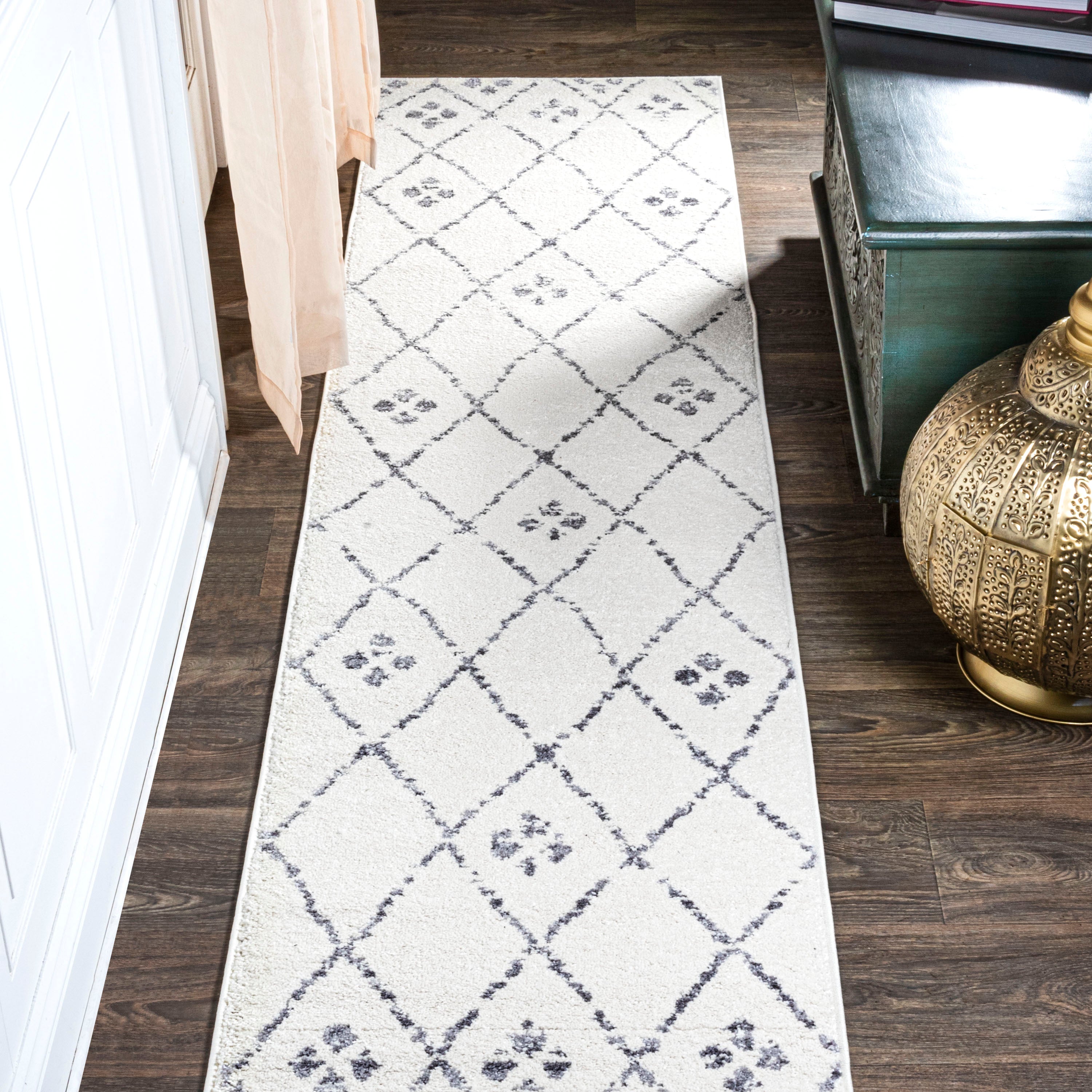 Izil Moroccan Geometric Diamond Runner Rug