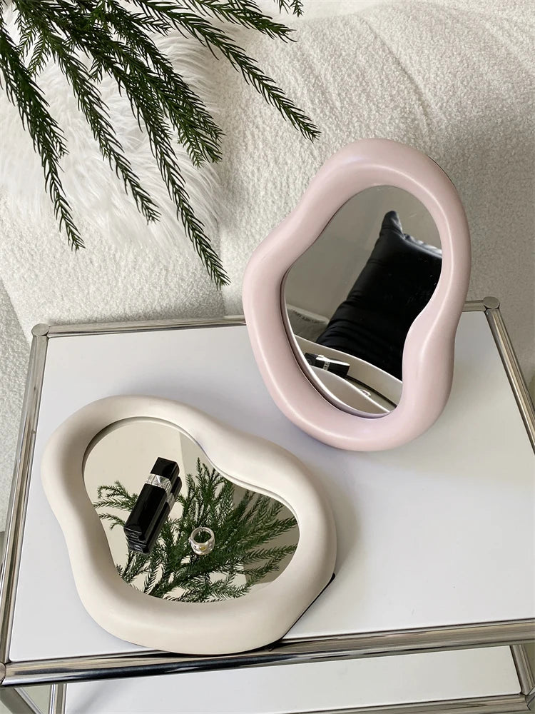 Portable Travel Wavy Mirror Compact & Stylish