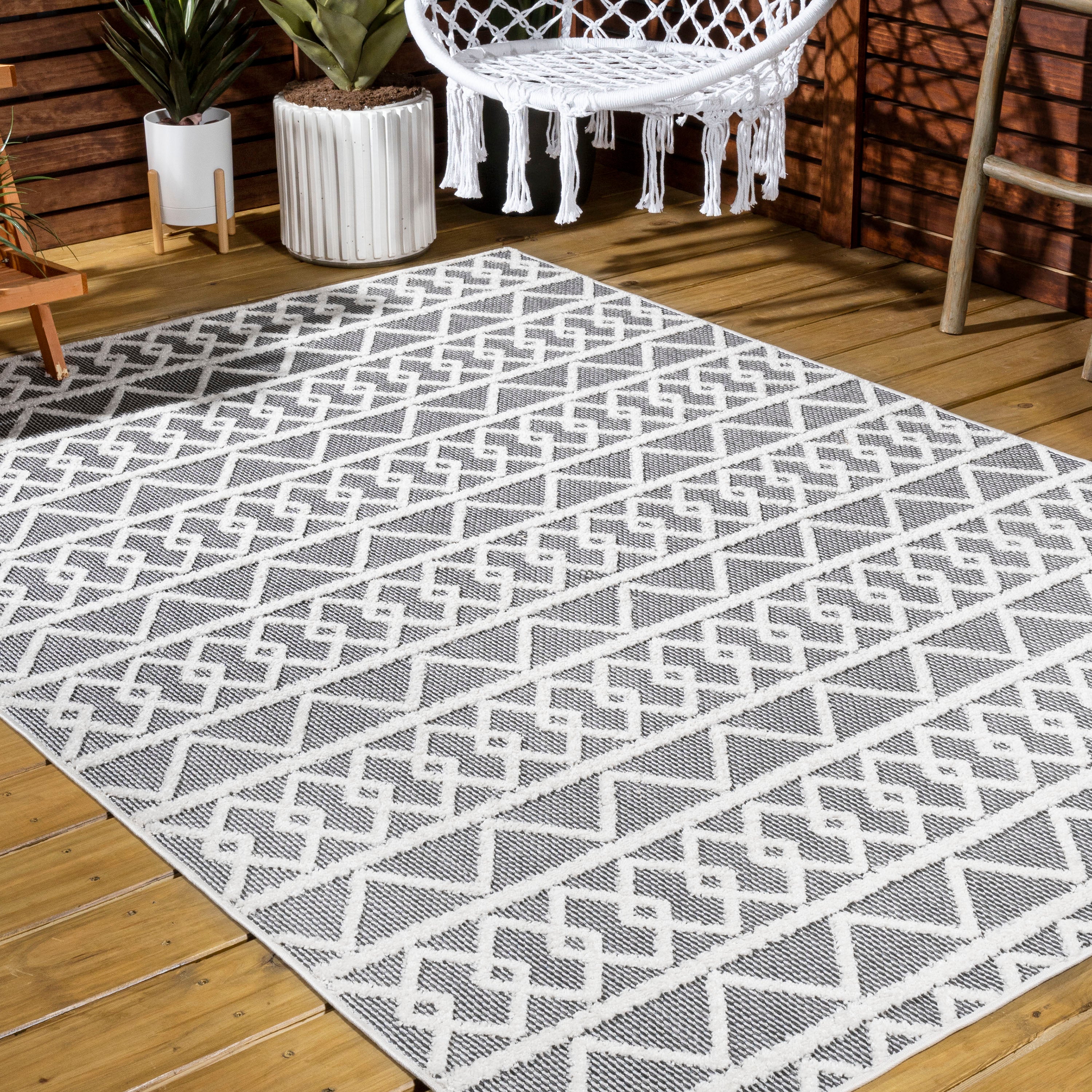 Aylan High-Low Pile Knotted Trellis Geometric Indoor/Outdoor Area Rug