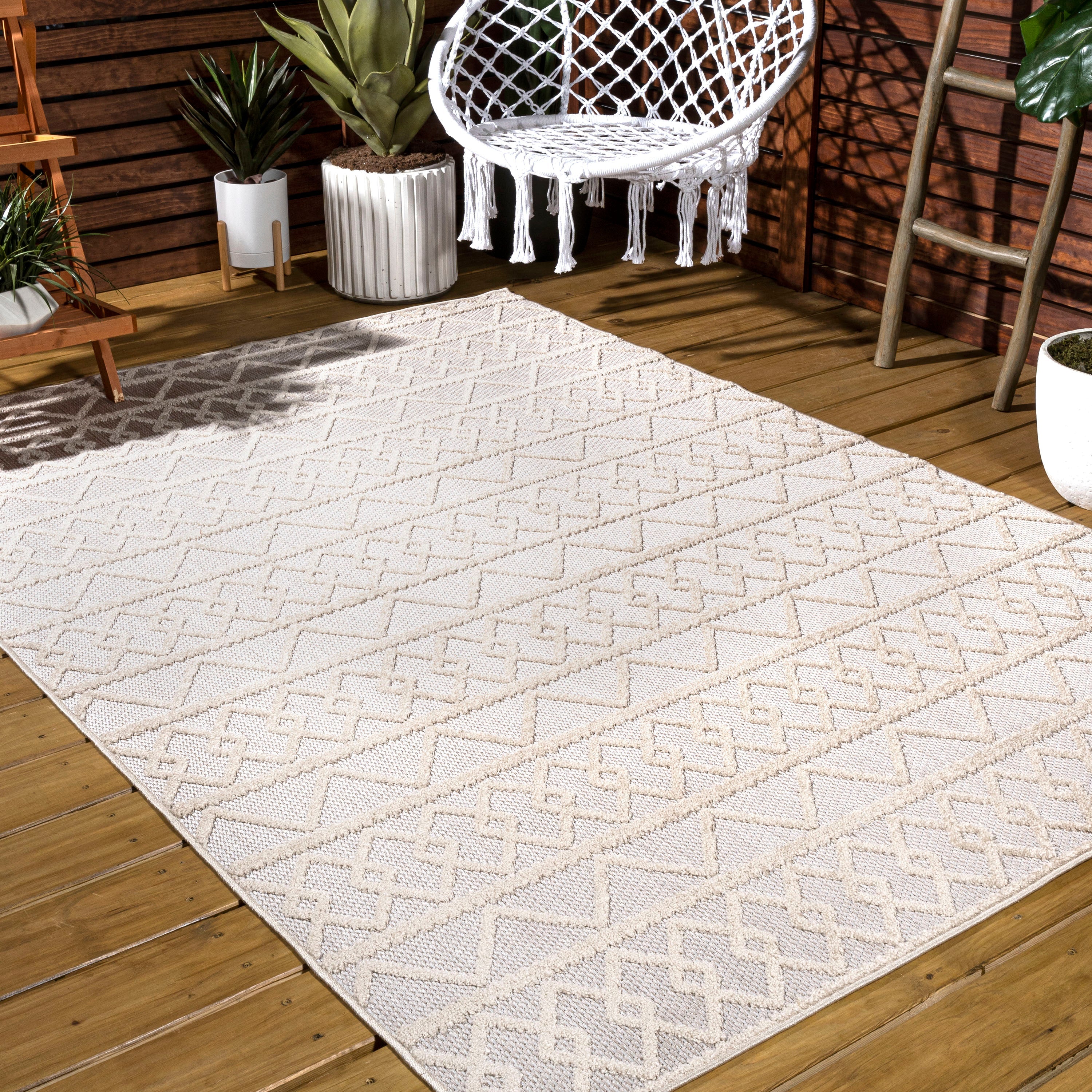 Aylan High-Low Pile Knotted Trellis Geometric Indoor/Outdoor Area Rug