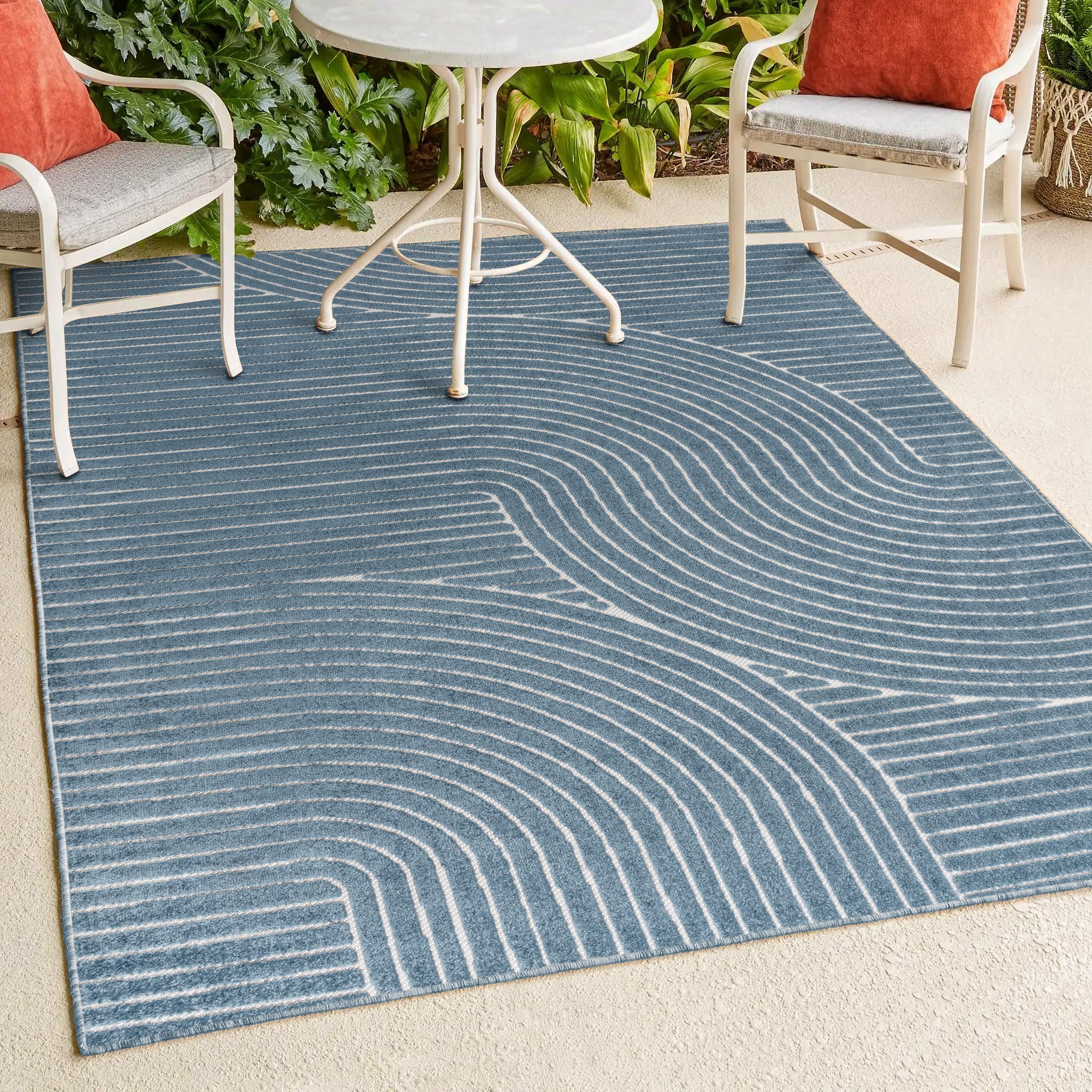 Duenas High-Low Shabby Damask Indoor/Outdoor Area Rug