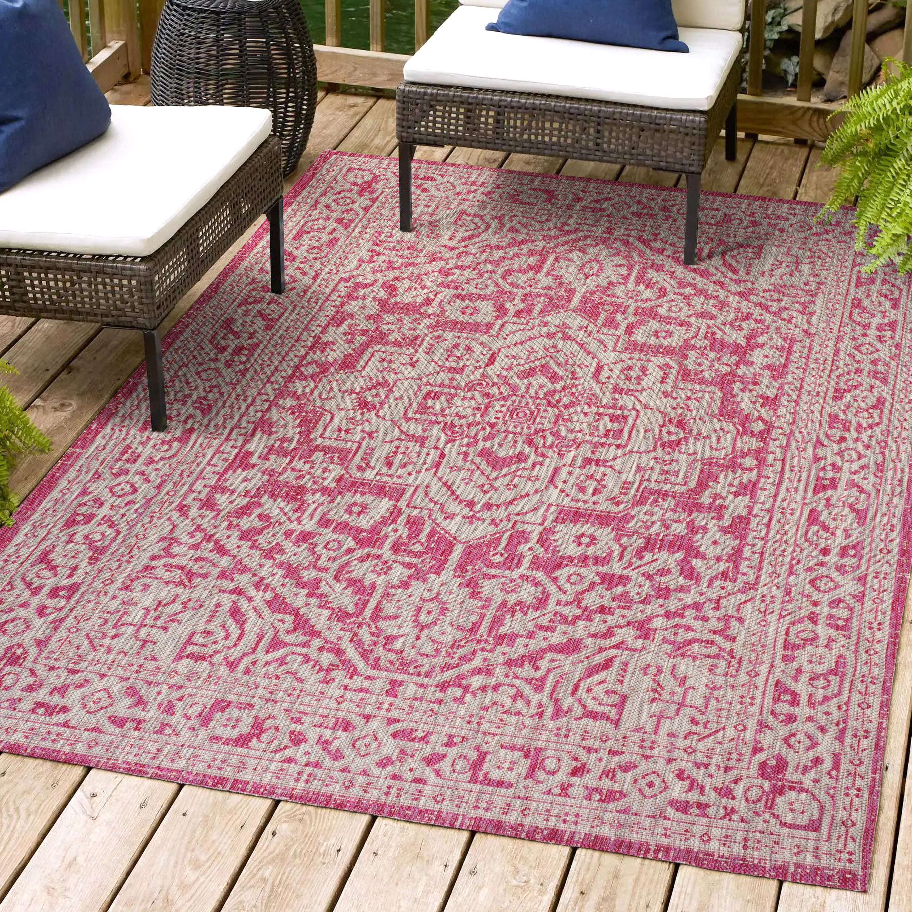 Sinjuri Medallion Textured Weave Indoor/Outdoor Area Rug