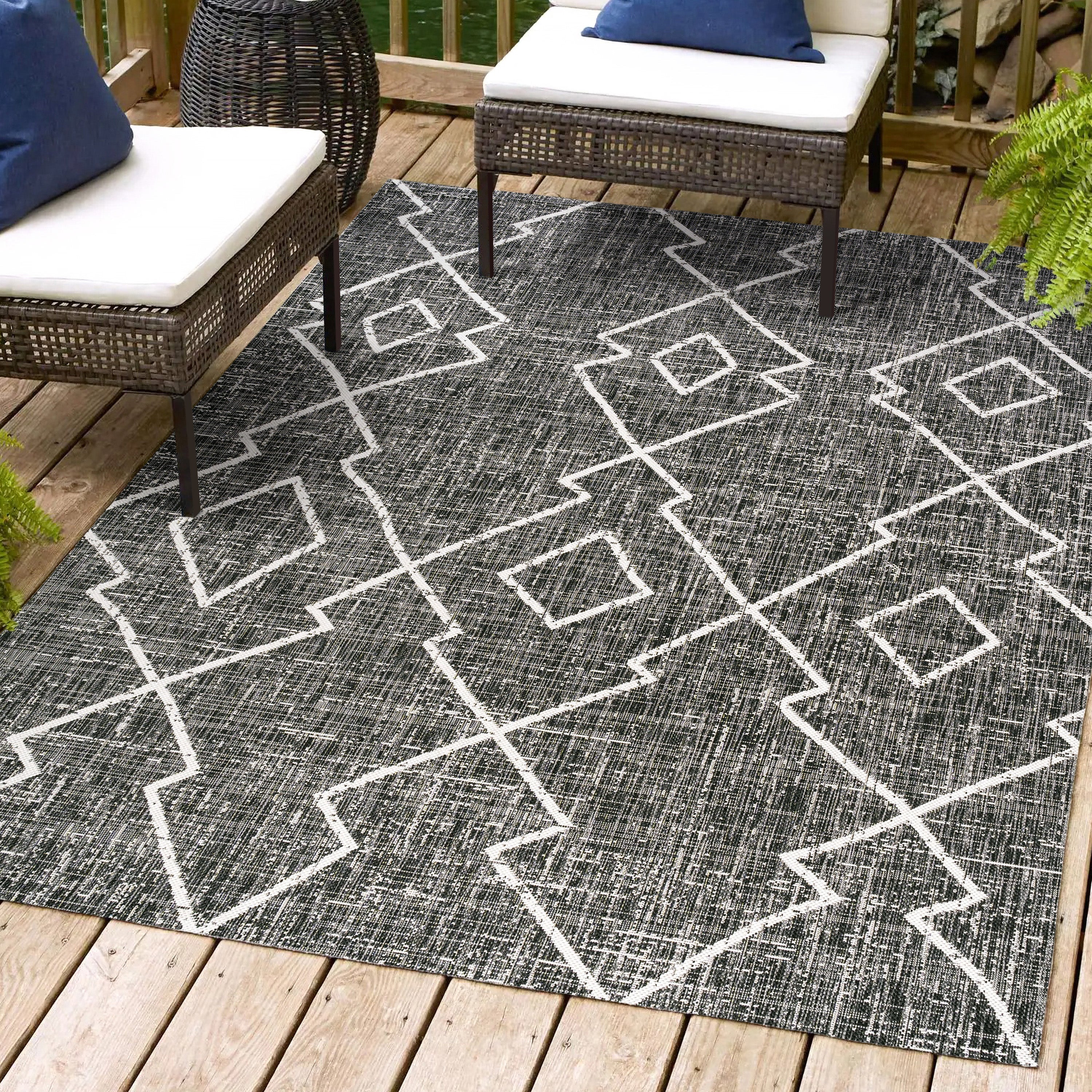 Carwa Tribal Diamond Trellis Indoor/Outdoor Area Rug