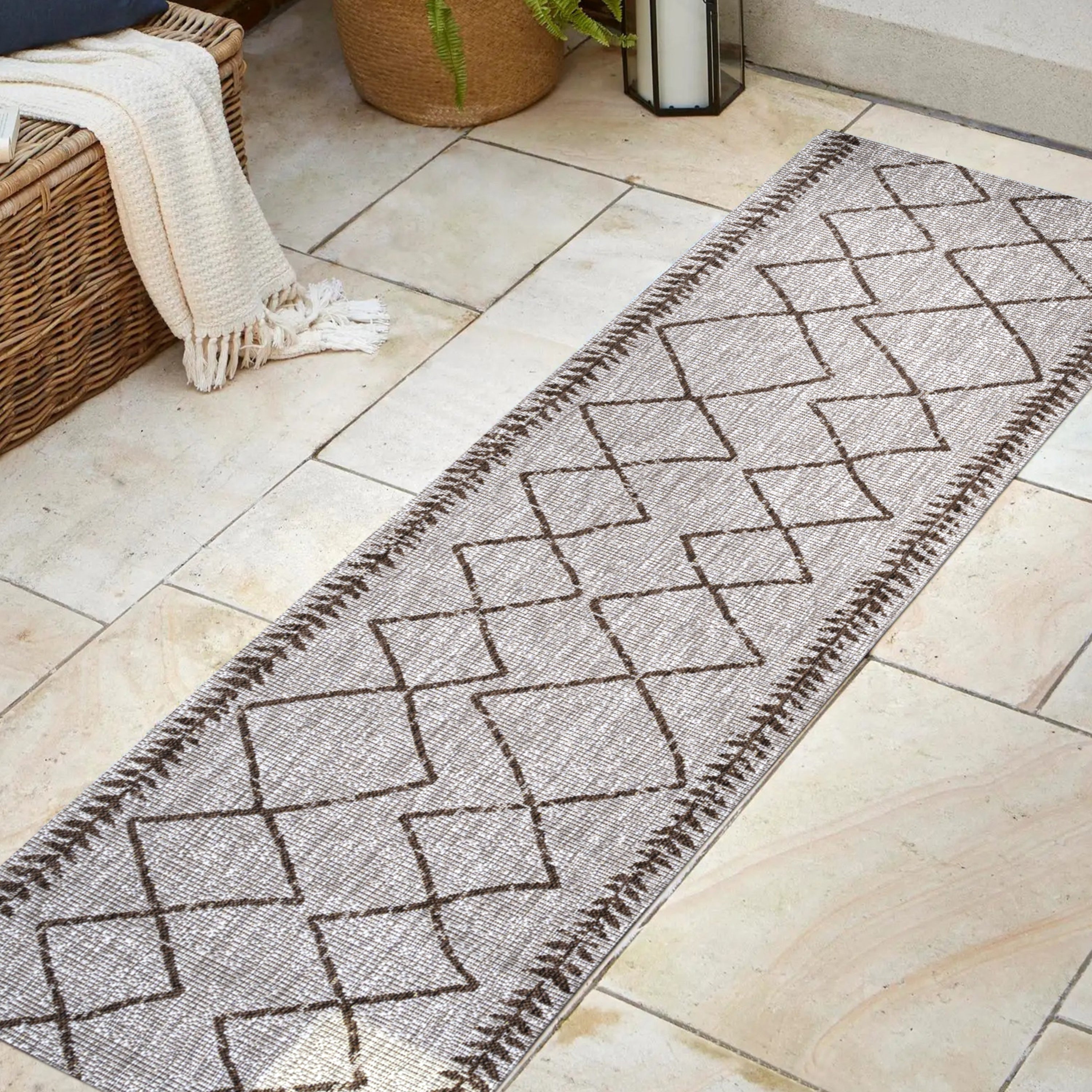 Derya Tribal Diamond Trellis Indoor/Outdoor Runner Rug