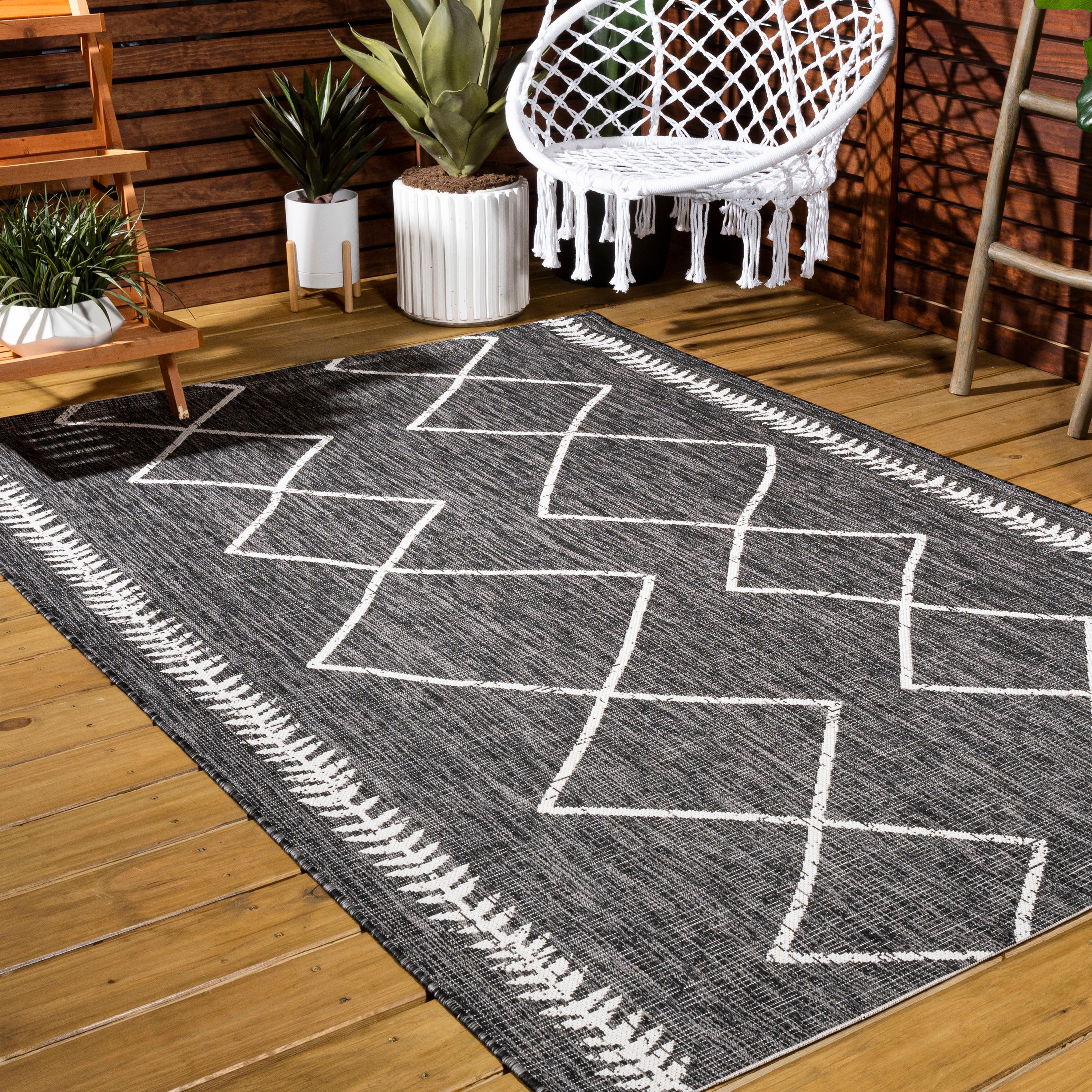 Derya Tribal Diamond Trellis Indoor/Outdoor Modern Area Rug