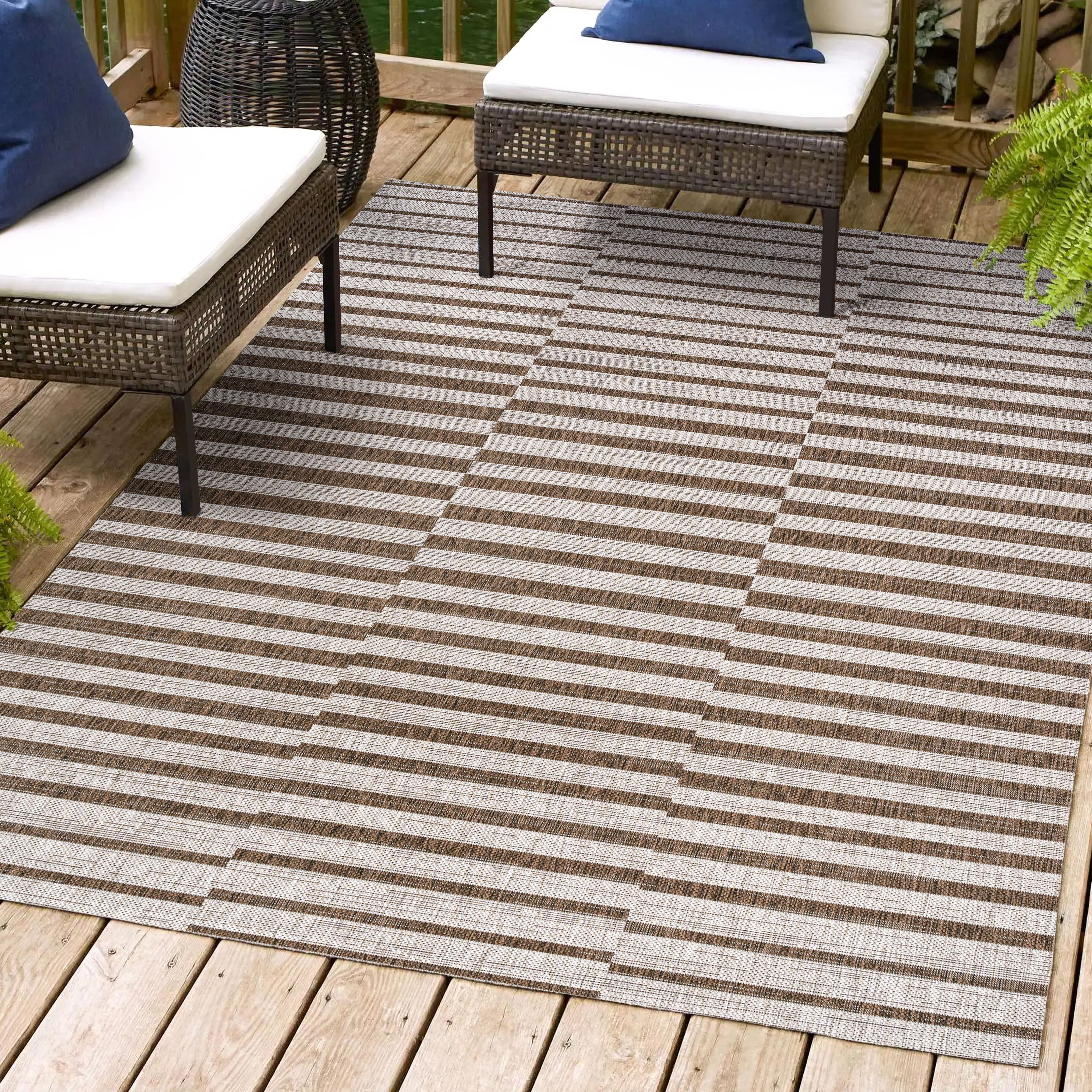 Sukie Modern Offset Stripe Indoor/Outdoor Area Rug