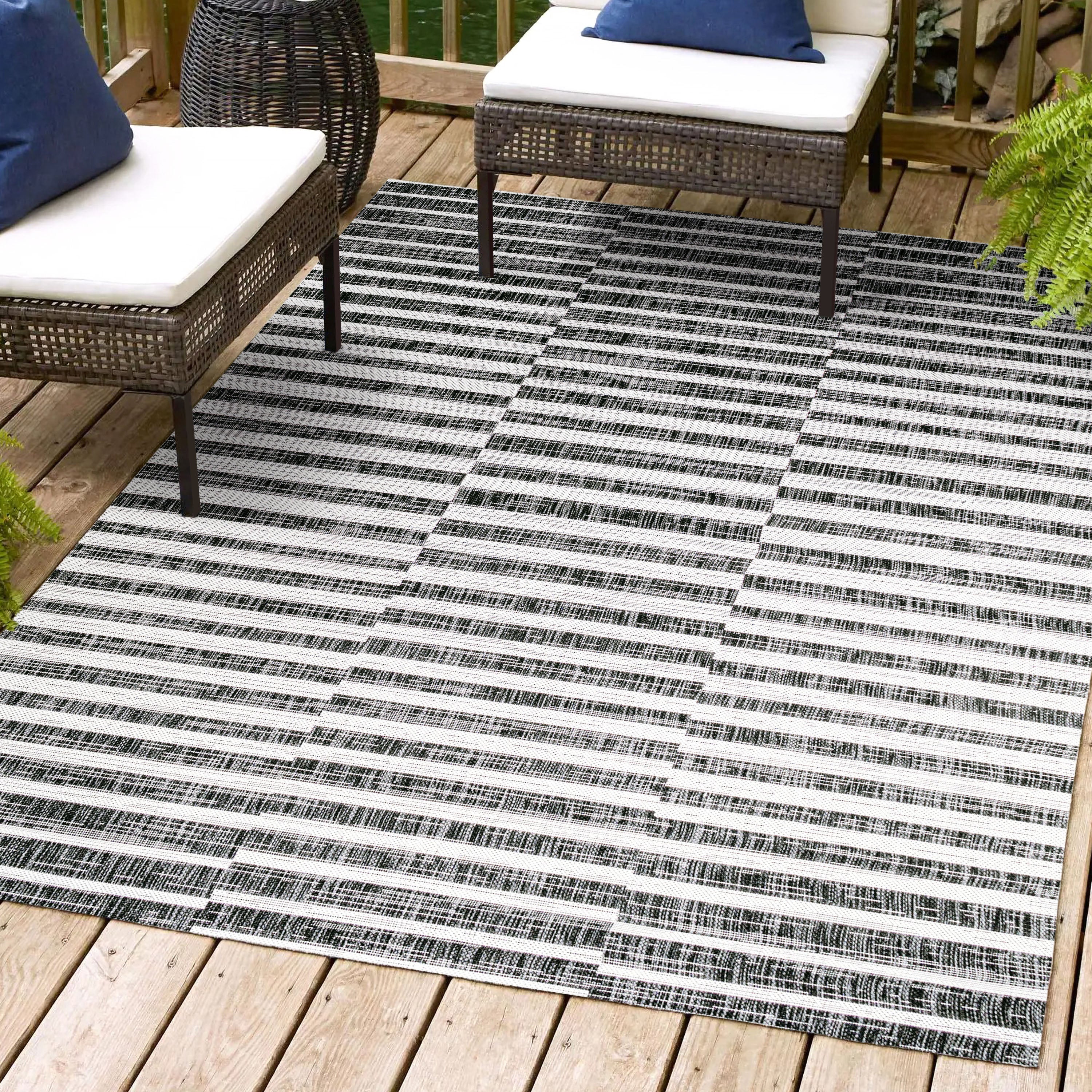 Sukie Modern Offset Bold Stripe Indoor/Outdoor Area Rug