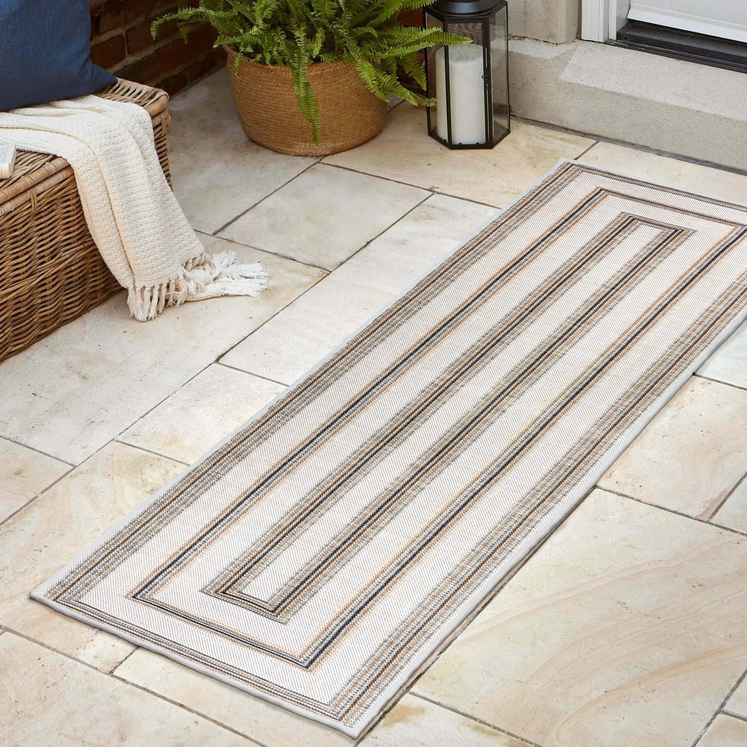 Argo Classic Nautical Mitre Stripe Reversible Machine-Washable Indoor/Outdoor Runner Rug