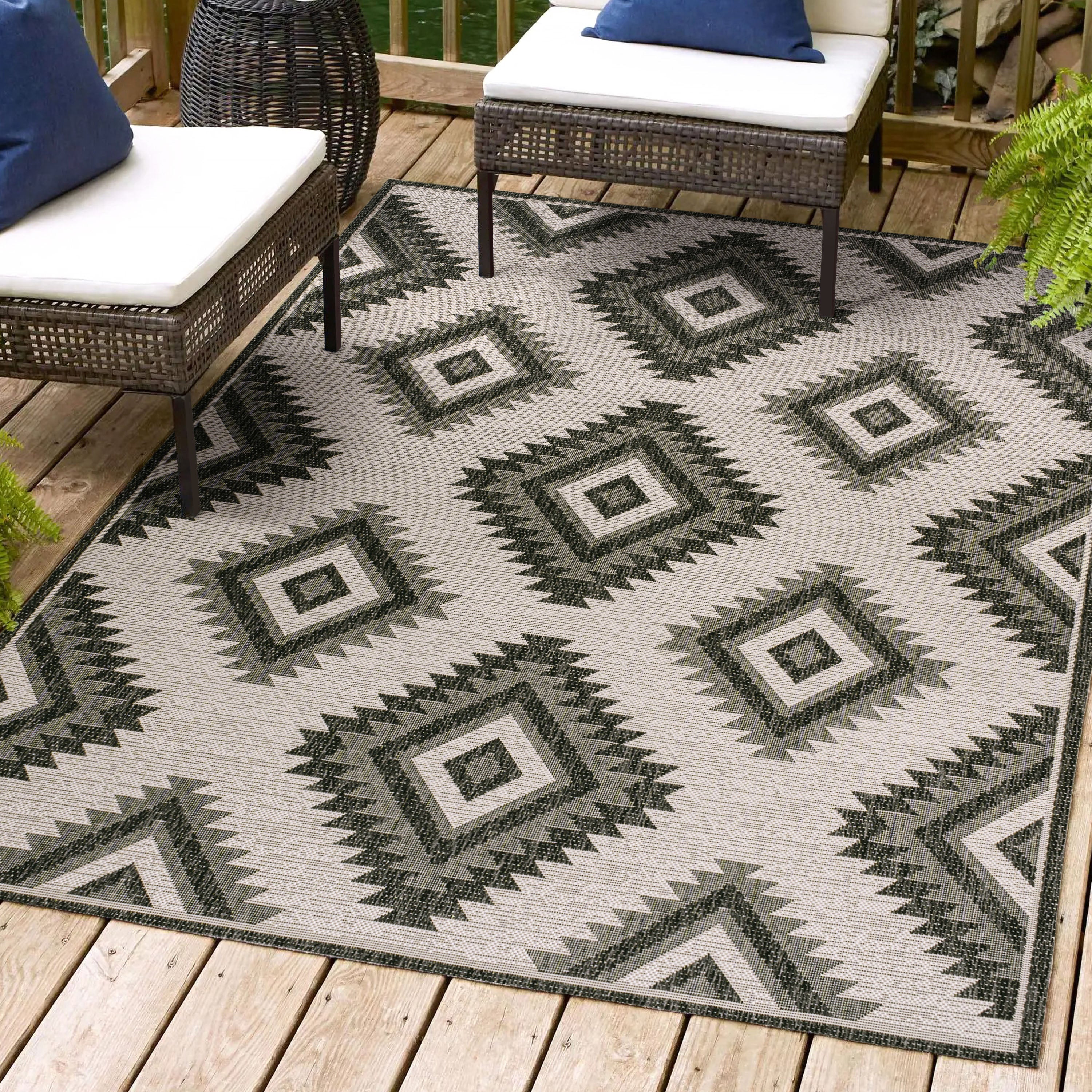 Lior Geometric Moroccan Diamond Indoor/Outdoor Area Rug