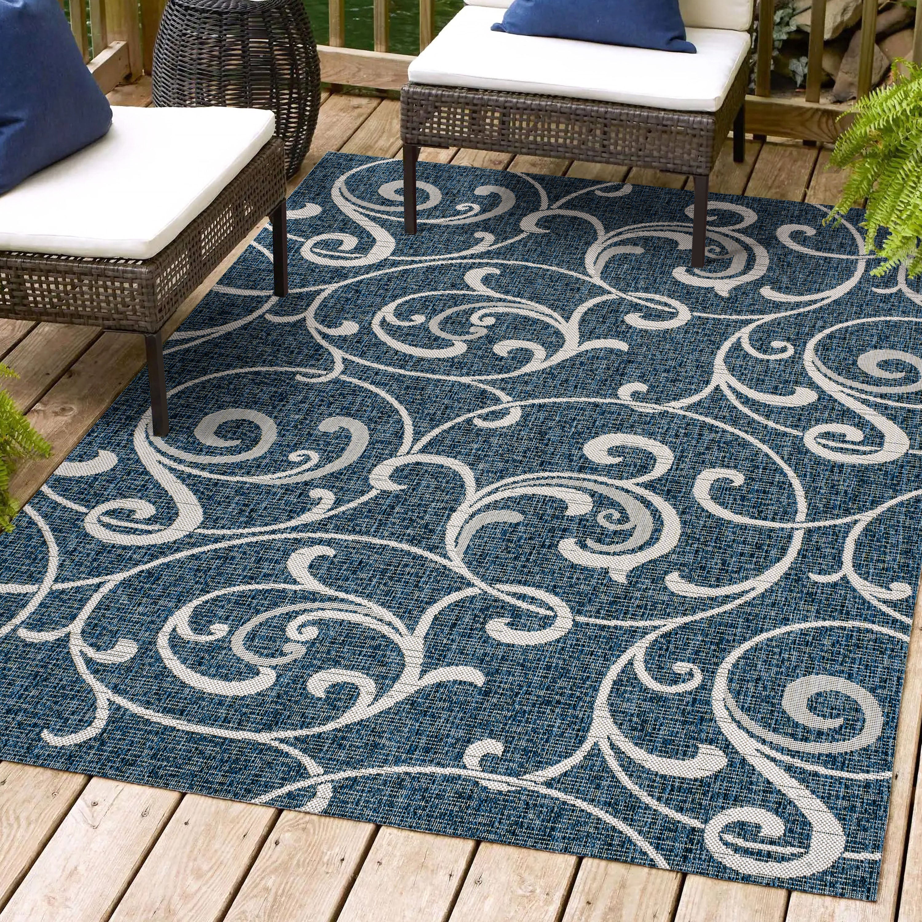 Maribel Traditional Classic Bold All-Over Scroll Indoor/Outdoor Area Rug