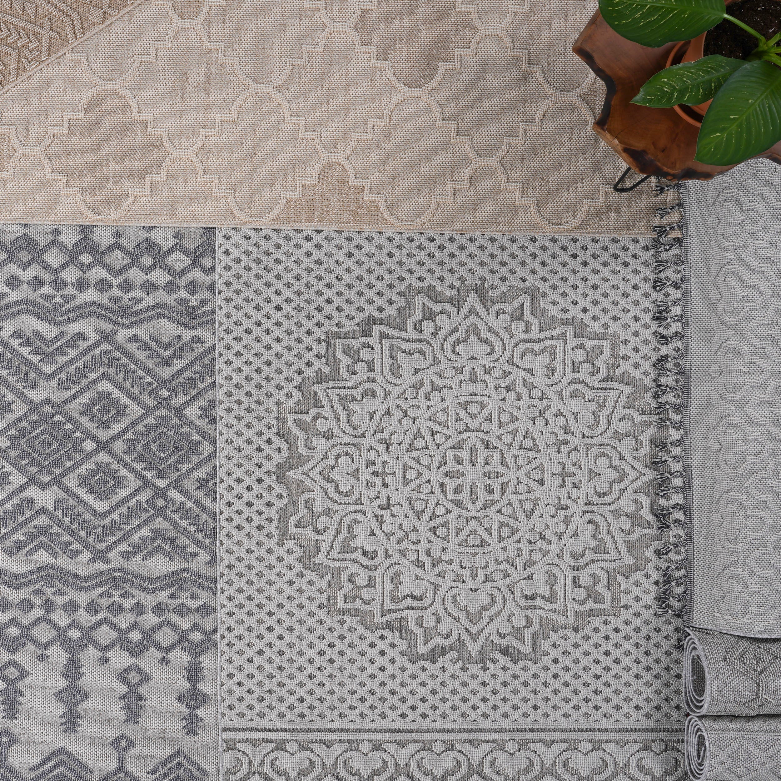 6X9 White/Grey /Trellis Indoor/Outdoor Area Rug